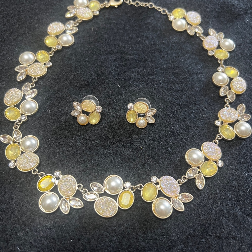 Elegant Yellow and Gold Necklace and Earring Set
